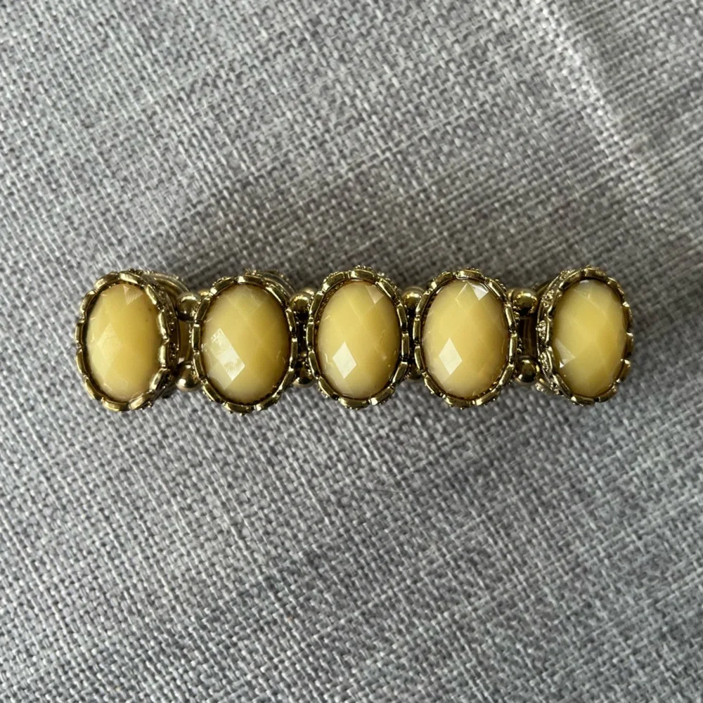 Elegant Yellow Bracelet with Gold Accents